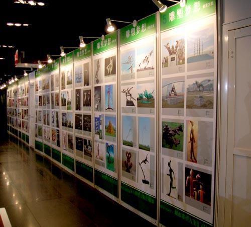 展覽展示中的智慧美學 屏風、八棱柱與展板的多維應用